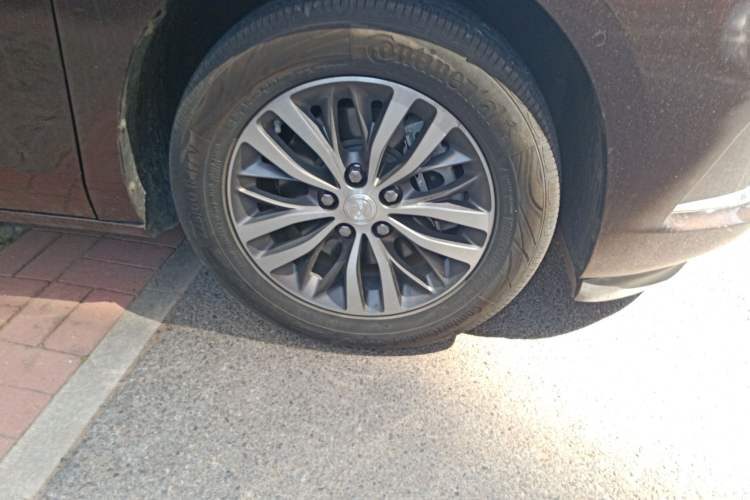 Used Buick GL8 2021 ES Land Cruiser 653T Luxury Edition Right Front Wheel Hub