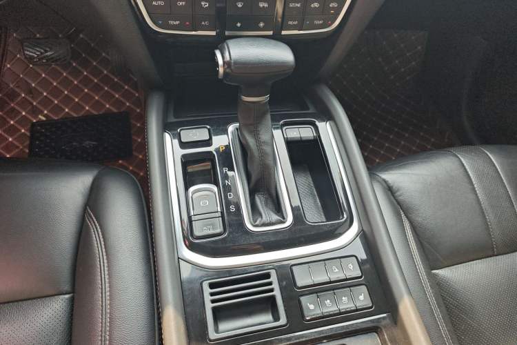 Used GAC Trumpchi GS8 2017 320T Two-Wheel Drive Luxury Smart Connectivity Version (7 Seats) Gear Lever