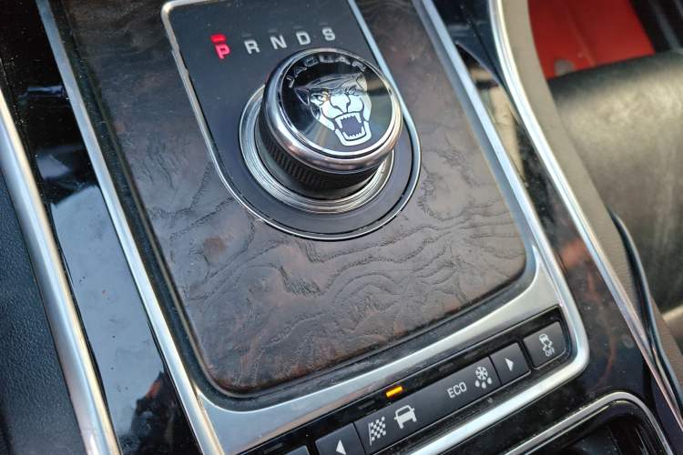 Used Jaguar XFL 2018 XFL 2.0T 250 PS Premium Edition
