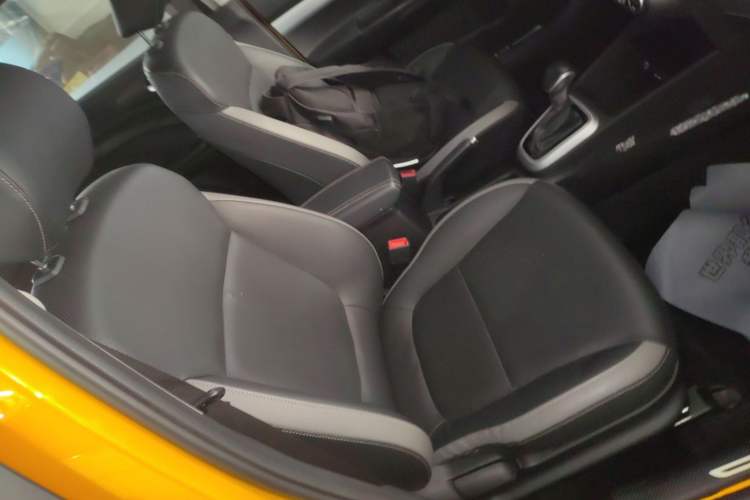 Used Kia kx1 Stonic 2019 1.4L Automatic Sport Edition China VI Right Front Seat