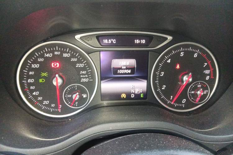 Used Mercedes-Benz B-Class 2015 B 200 Sport Edition Odometer Close Up