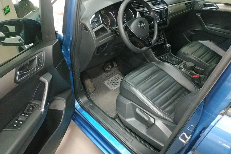 Used Volkswagen Touran 2016 Volkswagen Touran L 280TSI DSG Comfort Edition Driver Seat