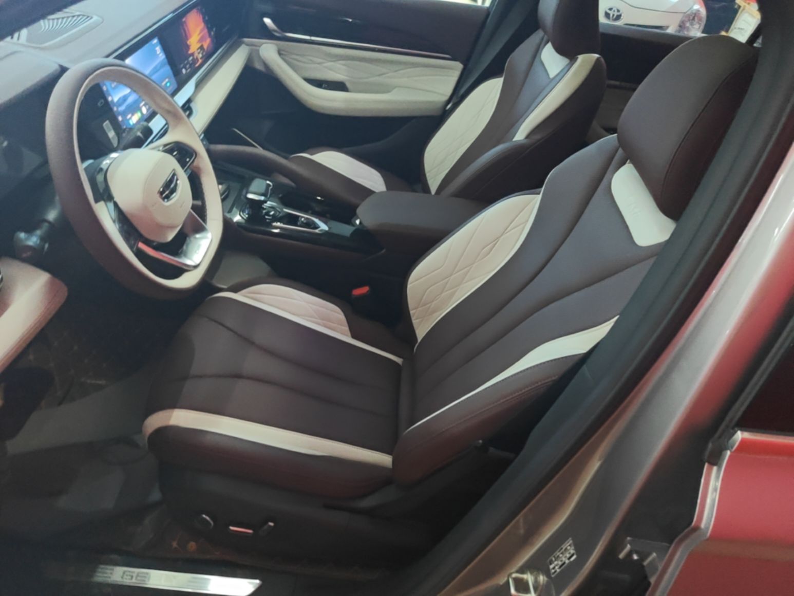 Geely Auto Monjaro L 2021 2.0TD DCT EVO Two-Wheel Drive Prestige Version — снимка 17