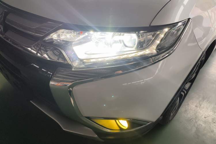 Used Mitsubishi Outlander 2018 2.0L Two-Wheel Drive Glory Edition 5 Seats