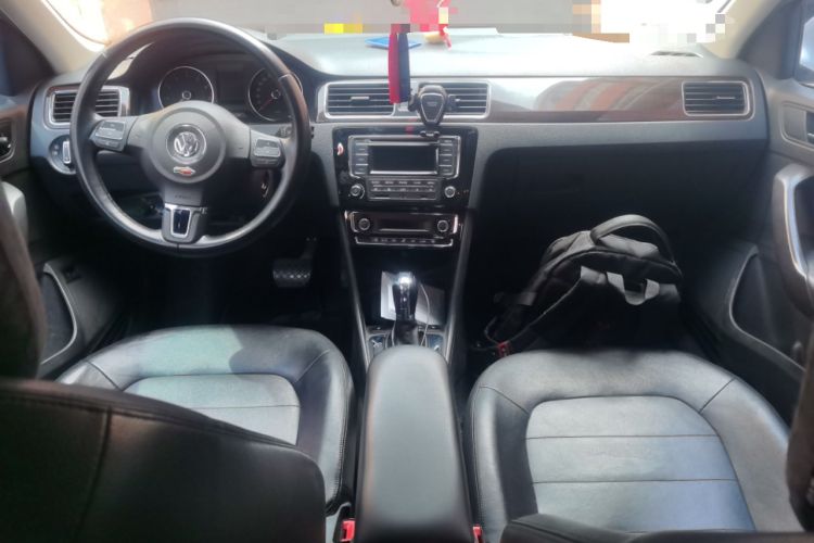 Used Volkswagen Santana 2015 1.6L Automatic Luxury Edition Center Console