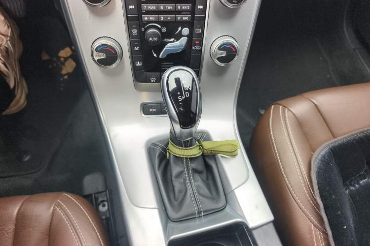 Used Volvo S60 New Energy 2018 S60L E-Drive Hybrid T6 Progressive Edition Gear Lever