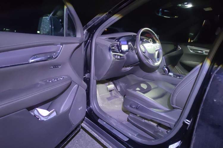 Used Cadillac XT6 2022 2.0T Six-Seater Four-Wheel-Drive Luxury Version