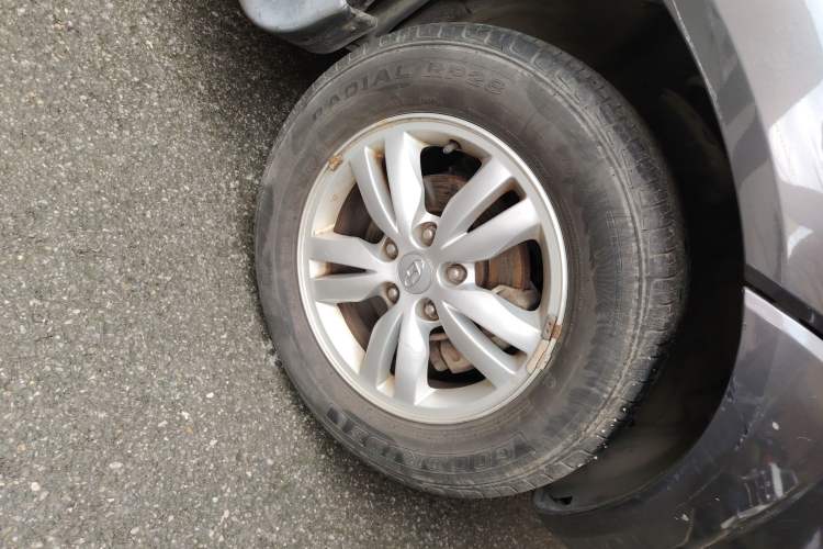 Used Hyundai Tucson 2009 2.0L Automatic Two-Wheel Drive with Sunroof
