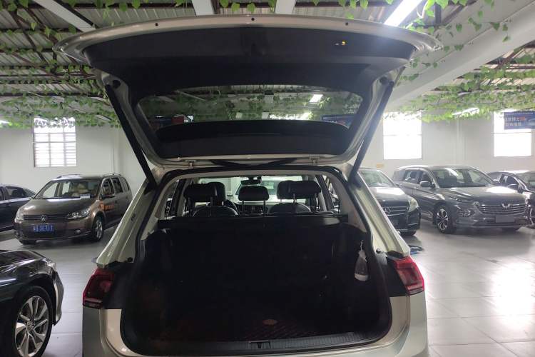 Used Volkswagen Tiguan L 2021 330TSI Automatic Two-Wheel Drive R-Line Flagship Edition
