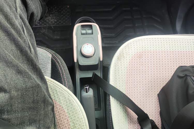 Used Chery QQ Ice Cream 2022 170km Sundae Phosphate Lithium-Ion