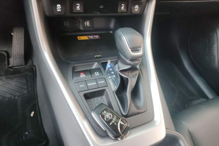 Used Toyota RAV4 2023 2.0L CVT Two-Wheel Drive Fashion Plus Edition