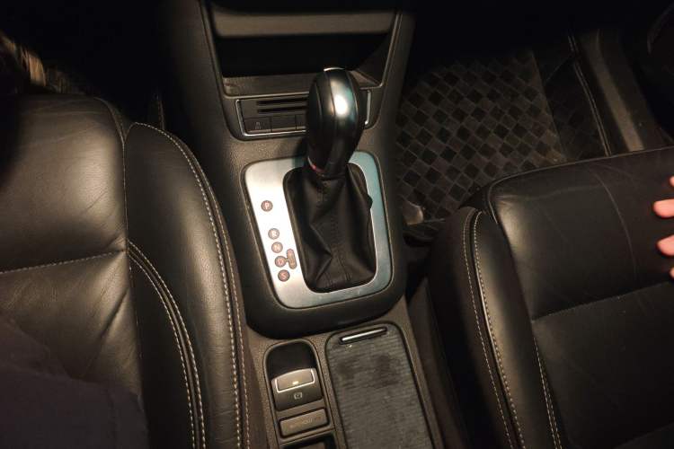 Used Volkswagen Tiguan 2014 1.8TSI Automatic 2WD 30th Anniversary Edition Gear Lever