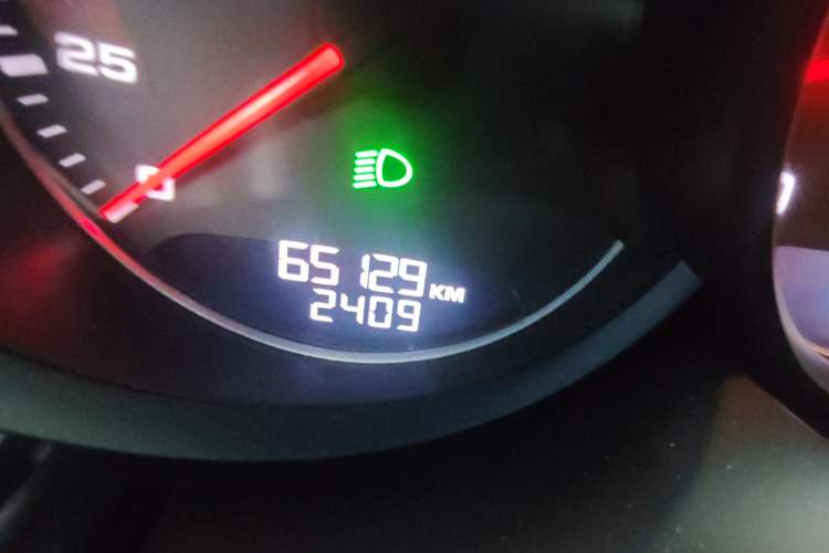 Used Porsche Cayenne 2011 3.6L automatic transmission U.S. specification Odometer Close Up