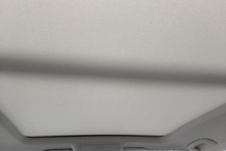 Used Volkswagen Tiguan L 2025 Model, Outstanding Version, 300TSI Automatic Two-Wheel Drive Longteng Edition Headliner