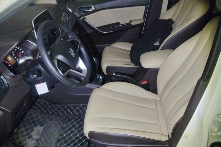 Used Baojun 310W 2017 1.5L Manual Fashion Edition China VI
