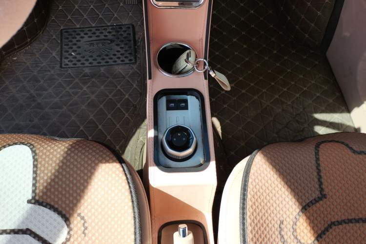 Used Geely Galaxy Panda 2023 Panda Mini 200km Endurance Bear
