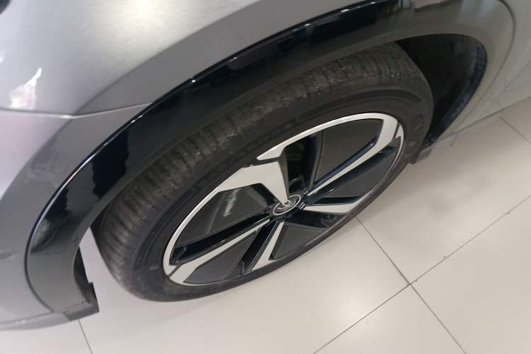 Used BYD Song L EV 2025 Intelligent Driving Version 662 km LiDAR Excellence Edition
