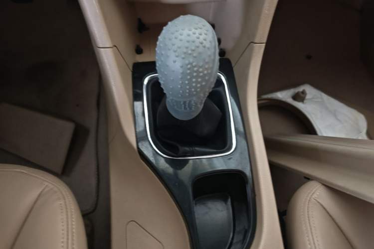 Used Baojun 730 2016 1.5L Manual Comfort Version 7 Seats China V Emission Standard Gear Lever