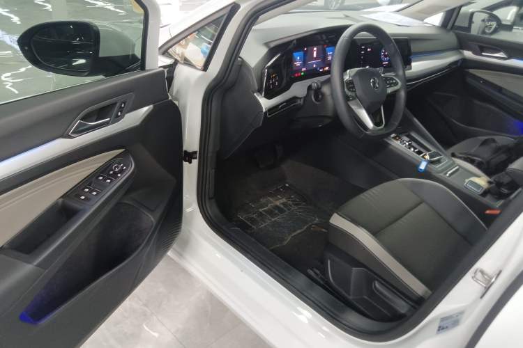 Used Volkswagen Golf 2023 200TSI DSG Pro Driver Seat