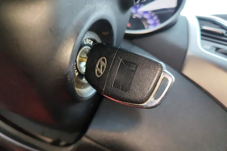 Used Hyundai Elantra (5th Generation / Langdong) 2016 1.6L Automatic Smart Version Interior 1