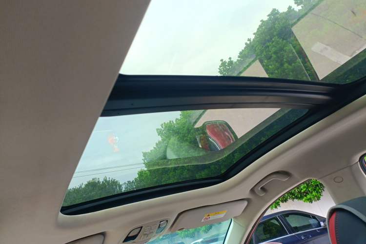 Used SOL X8 2021 300T DCT Prestige Smart Connect Edition 6 Seats Headliner