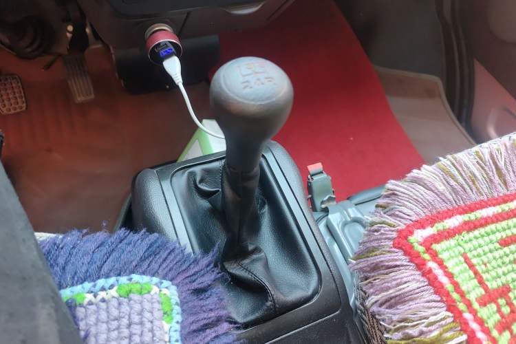 Used Wuling Rongguang Small Truck 2019 1.5L Base Version Double-Cab Euro VI L3C Gear Lever