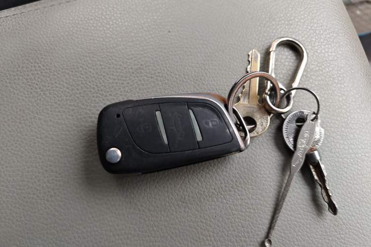 Used FORTHING Lingzhi 2013 M5 Q7 2.0L 7-Seater Long-Wheelbase Comfort Model