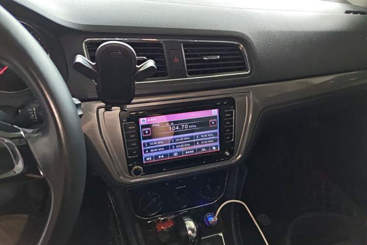 Used Volkswagen Lavida 2015 1.6L Automatic Comfort Edition Audio And AC Panel