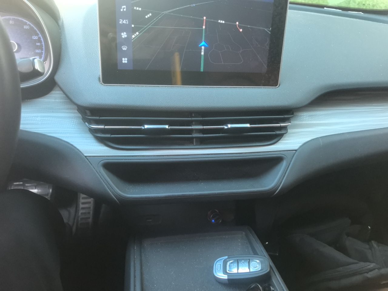 Hongqi E-QM5 2025 500km Range Commuter Version — снимка 13
