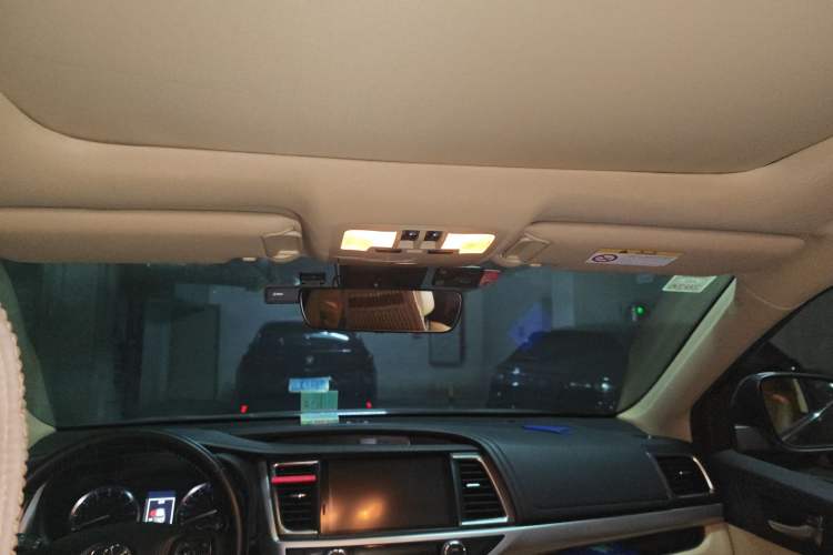 Used Toyota Highlander 2018 2.0T Four-Wheel Drive Prestige Version 7 Seats China V Emission Standard