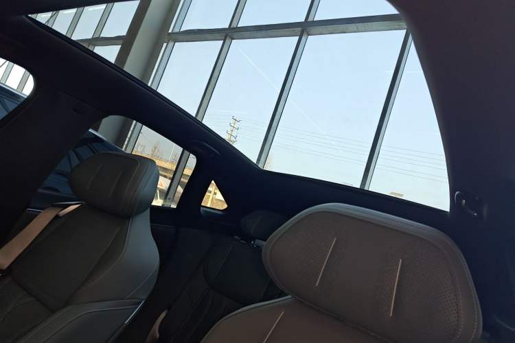 Used Deepal S07 2025 215Max Deep Blue Intelligent Driving AD PRO Range-Extended Version
