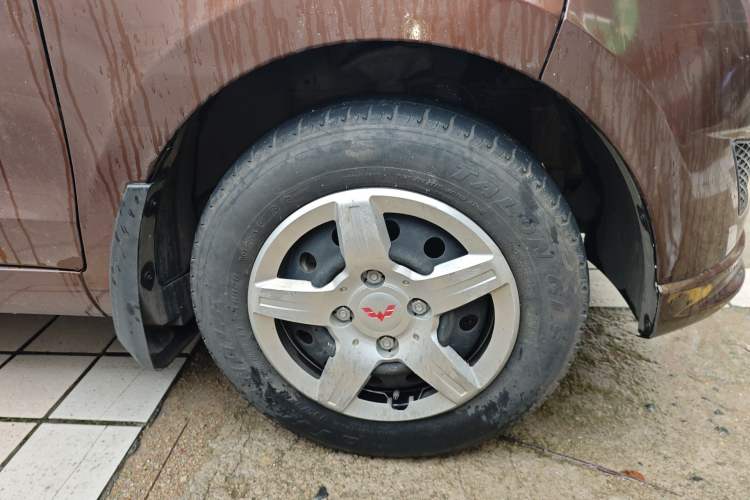 Used Wuling Hongguang 2015 1.2L S Base Model China V Standard Right Front Wheel Hub