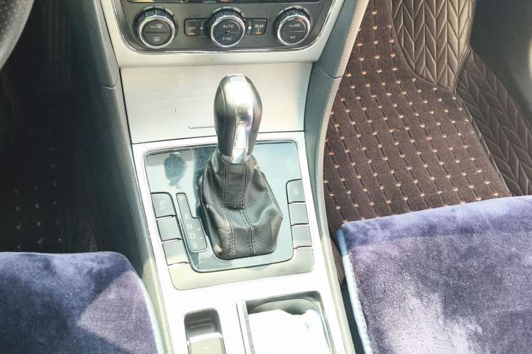 Used Volkswagen Passat 2015 1.8TSI DSG Prestige Edition Gear Lever
