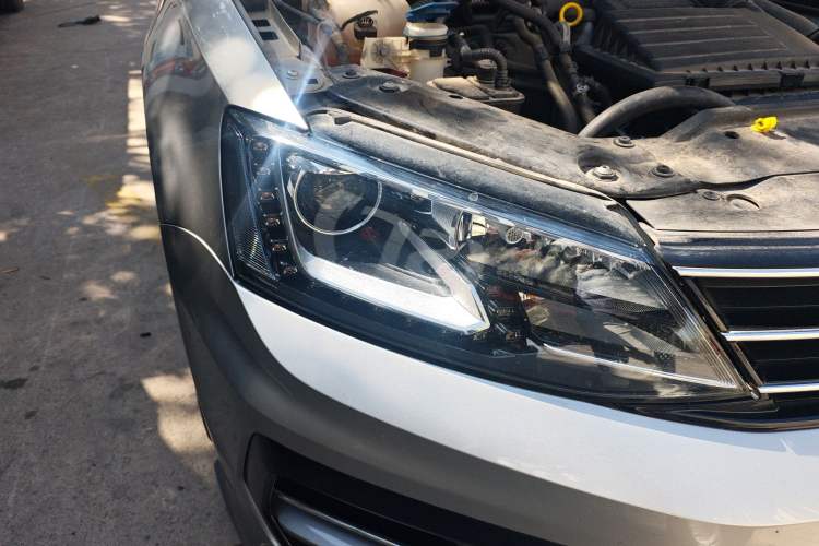 Used Volkswagen Sagitar 2018 280TSI DSG Ignite Edition Right Front Headlight