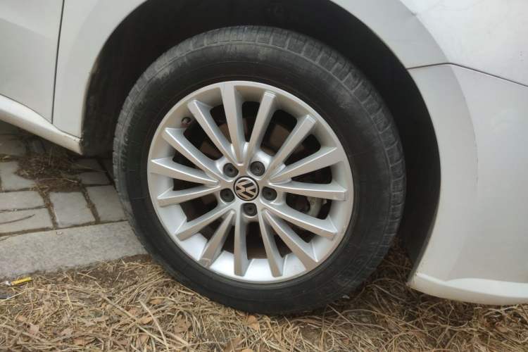 Used Volkswagen Lavida 2013 Revised Version 1.6L Automatic Luxury Edition
