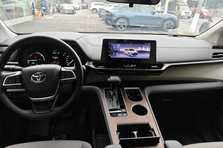 Used Toyota Sienna 2024 2.5L Hybrid Comfort Edition