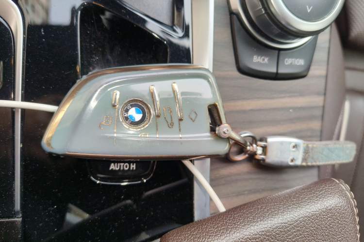 Used BMW 5 Series 2022 Second Facelift 530Li Luxury Version M Sport Package Vehicle Key