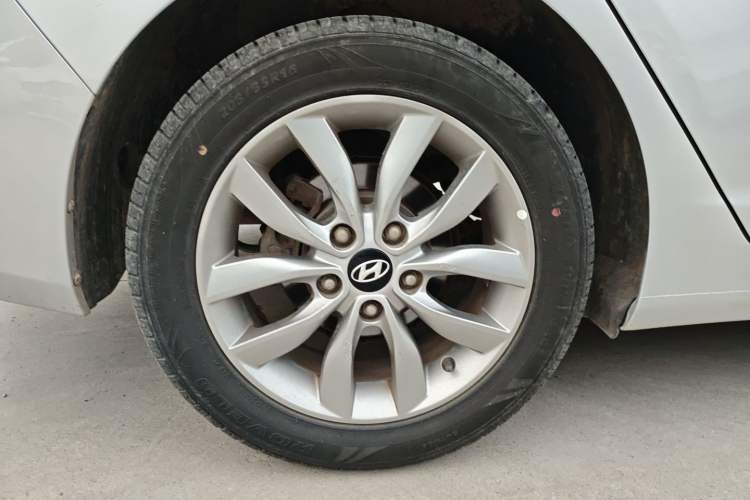 Used Hyundai Elantra (5th Generation / Langdong) 2015 1.6L Automatic Fashion Model Exterior 8