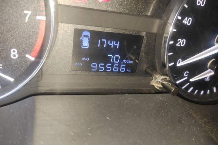 Used JAC Refine M3  Odometer Close Up