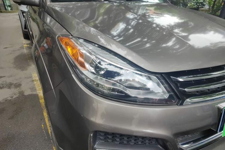 Used JMC Yusheng S350 2013 2.4T Automatic 2WD Diesel Luxury Edition 5 Seats
