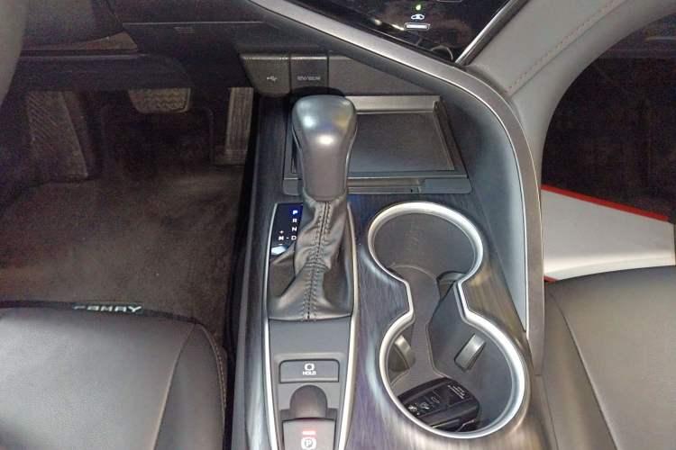 Used Toyota Camry 2023 2.0G Luxury Edition Gear Lever