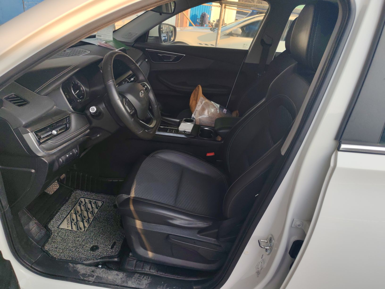 Переднее сиденье в автомобиле