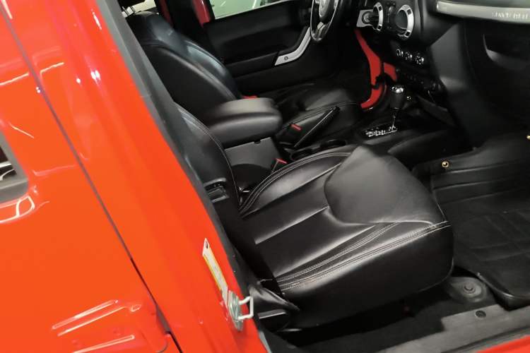 Used Jeep Wrangler 2017 3.0L Sahara Four-Door Comfort Edition Right Front Seat