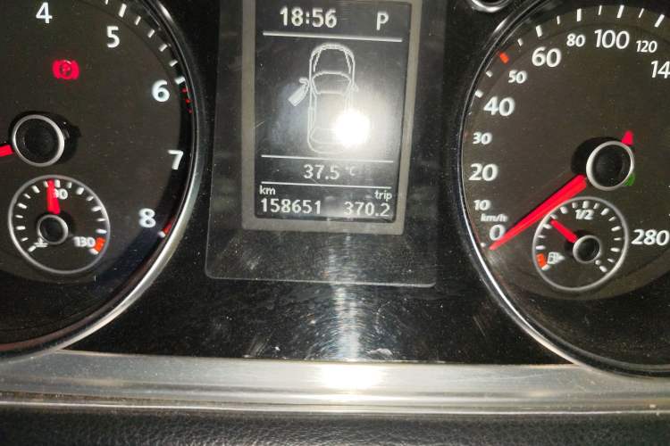 Used Volkswagen FAW-Volkswagen CC 2013 1.8TSI Prestige Model Odometer Close Up