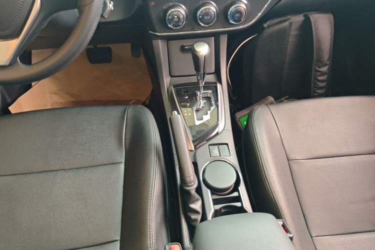 Used Toyota Corolla 2014 1.6L CVT GL-i Gear Lever