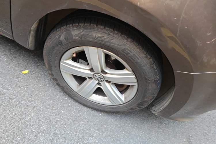 Used Volkswagen Sharan 2013 1.8TSI Comfort Model Euro IV Right Front Wheel Hub