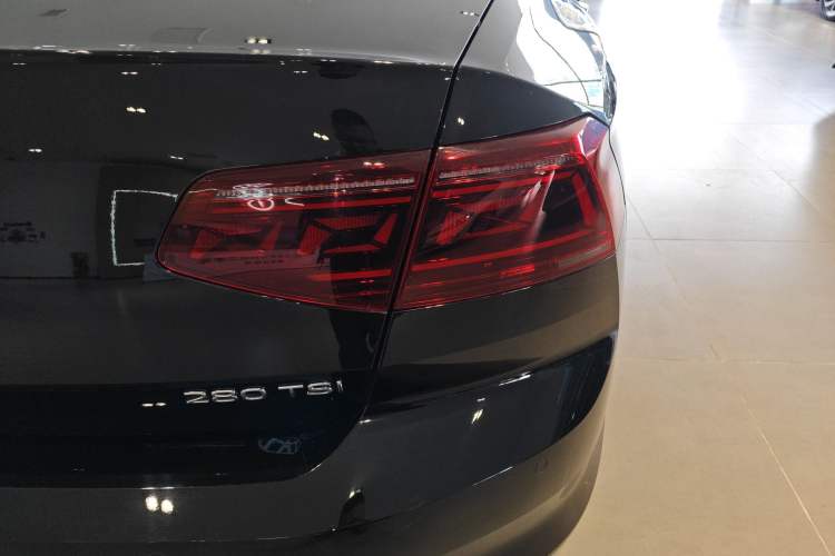 Used Volkswagen Magotan 2025 Revised Version Zhongxiang Edition 280TSI DSG Luxury Trim