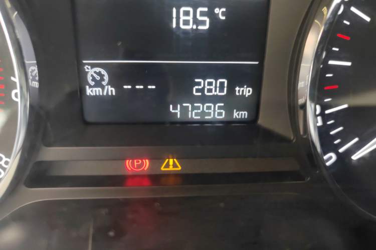 Used Skoda Octavia 2016 1.6L Automatic Chuanxing Edition Odometer Close Up