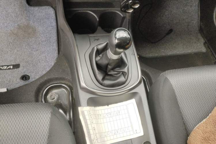 Used Honda Gienia 2017 1.5L Manual Classic Edition Gear Lever