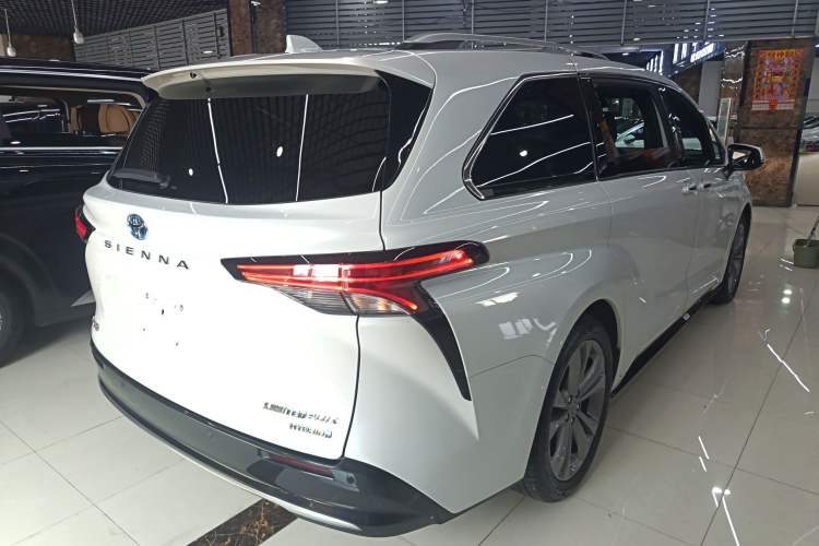 Used Toyota SIENNA 2021 2.5L Hybrid Ultimate Edition Rear Right 45 Deg